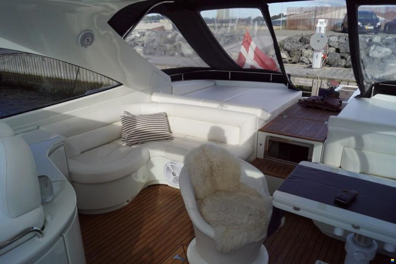 Pershing 54