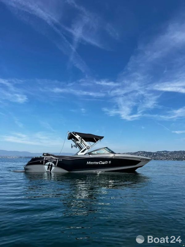 MasterCraft X24 SURF AND WAKE | BOOTE