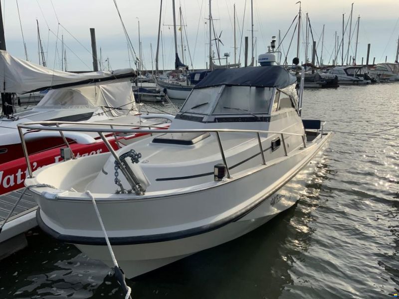 Boston Whaler Revenge 25 Walk Around