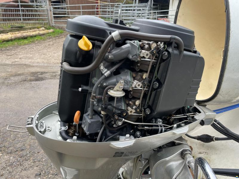 Sportboot (35 PS) und div. Zubehör