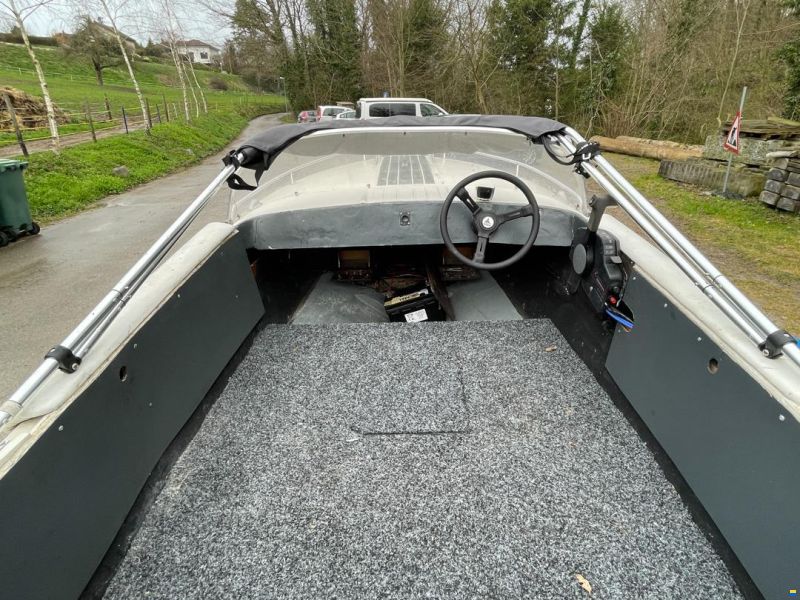 Sportboot (35 PS) und div. Zubehör