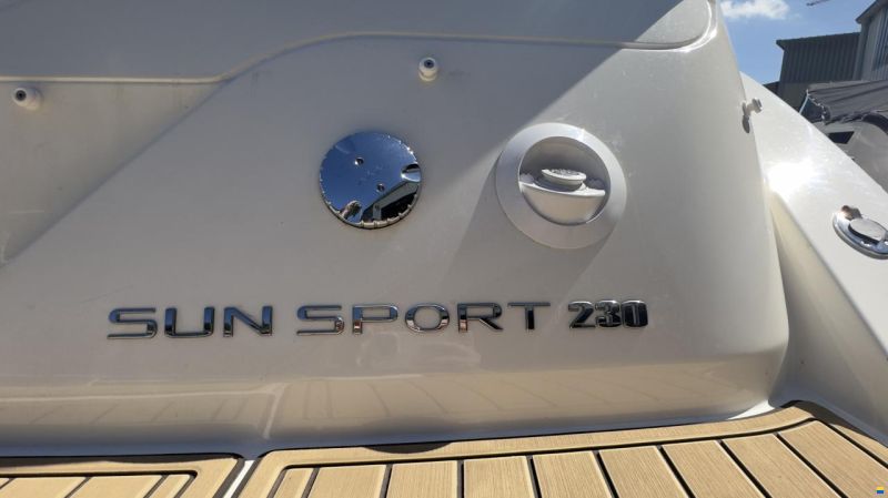 Sea Ray Sunsport (SSE) 230 & Trailer (1. Hand)