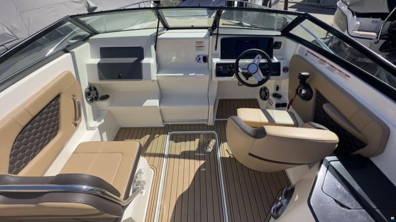 Sea Ray Sunsport (SSE) 230 & Trailer (1. Hand)