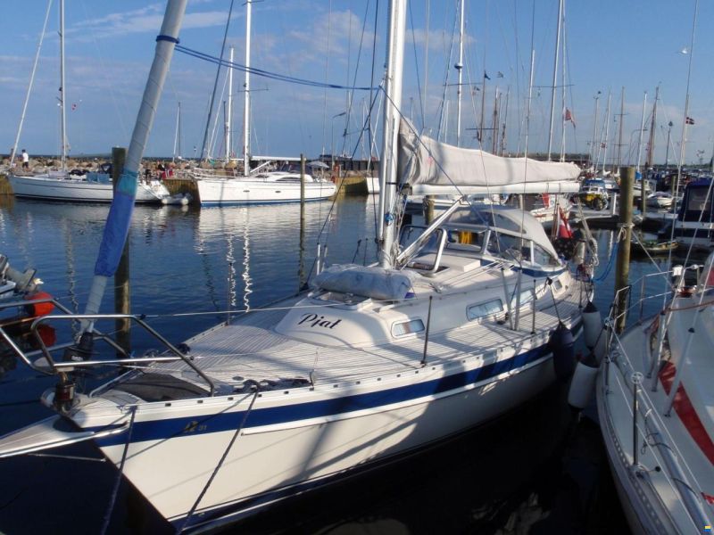 Hallberg Rassy 31 Mk1 image