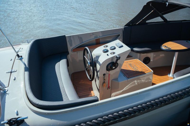 Lifestyle Marine 650 Tender