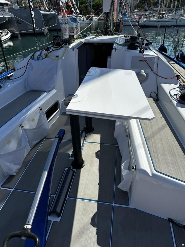 Neo Yachts 350