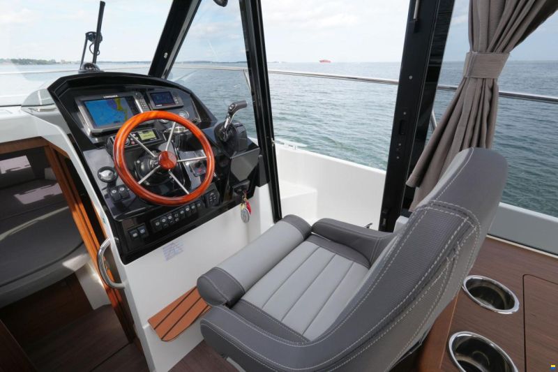 Jeanneau Merry Fisher 895