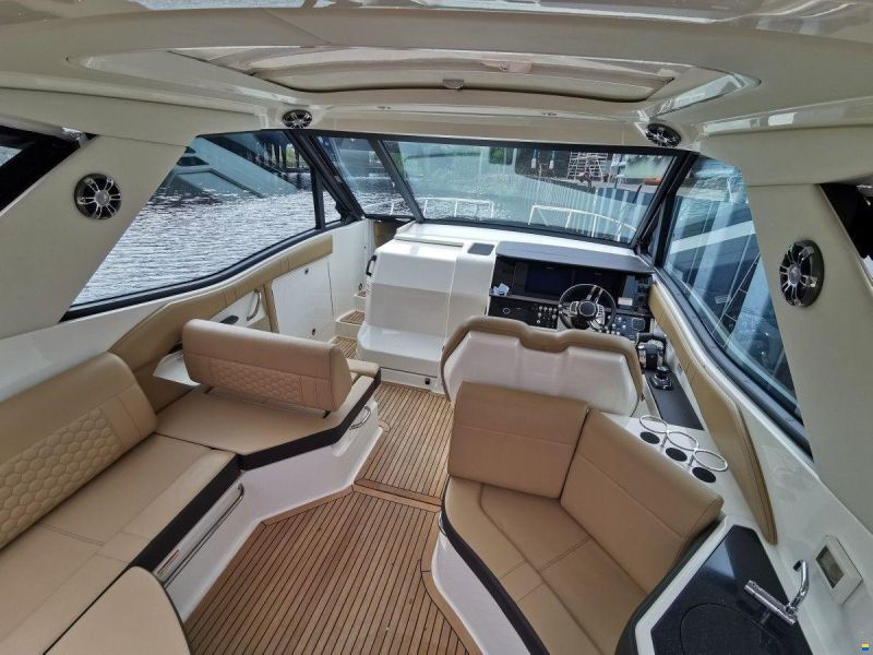 Sea Ray 320 Coupe Sundancer