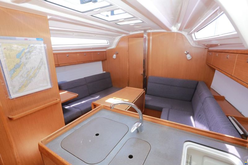 Bavaria Cruiser 37