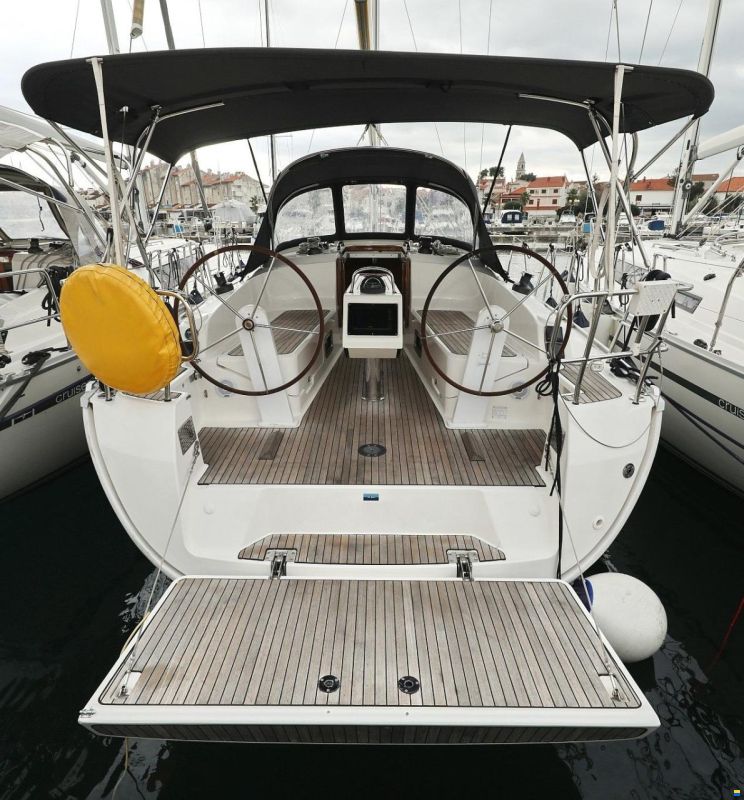 Bavaria Cruiser 37