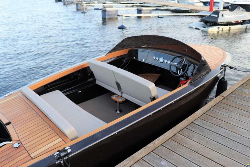 VTS Boats Flying Shark 5.7