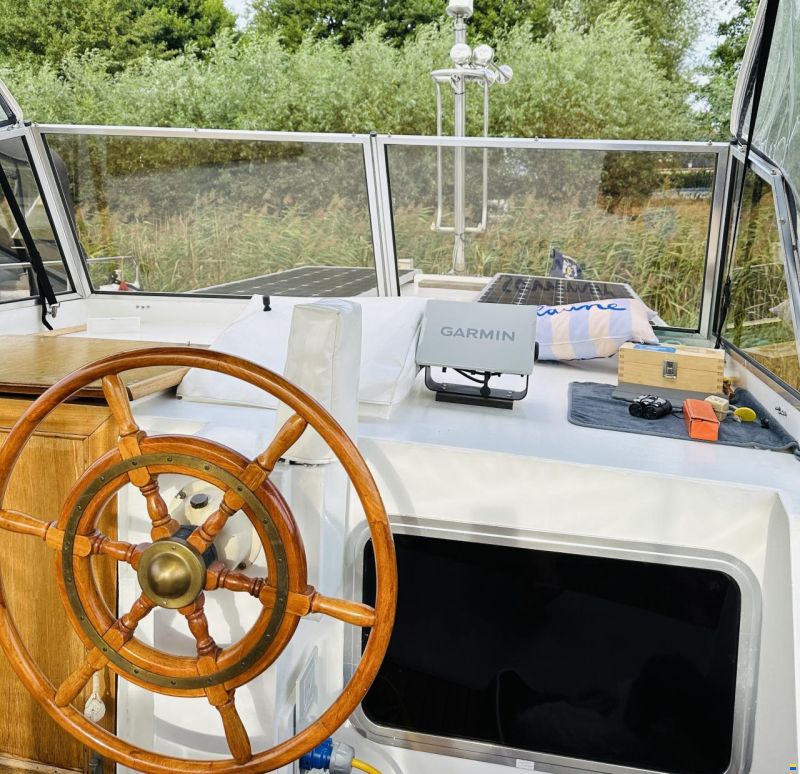 Motoryacht Hausboot Refit Liegeplatz