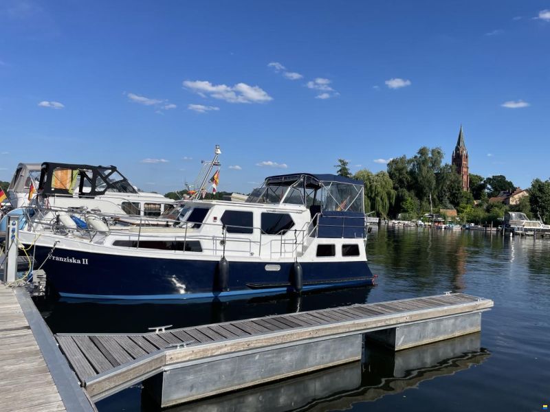 Motoryacht Hausboot Refit Liegeplatz