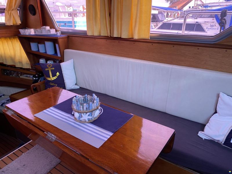 Motoryacht Hausboot Refit Liegeplatz