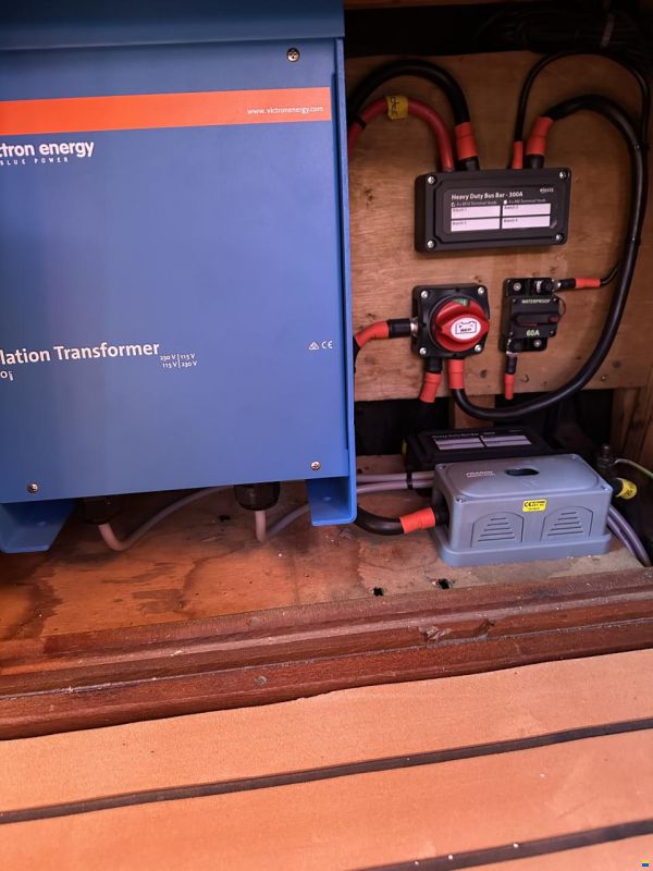 Motoryacht Hausboot Refit Liegeplatz