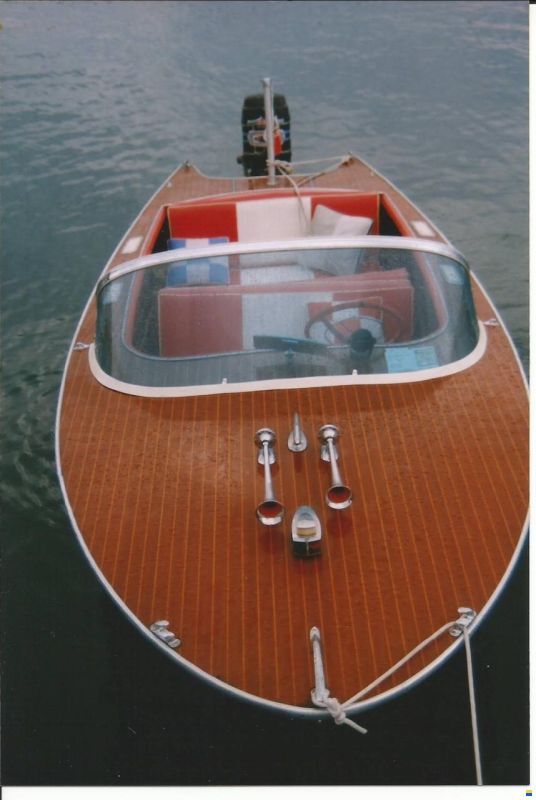 Motoscafo in legno d&rsquo;epoca Moretti 1965