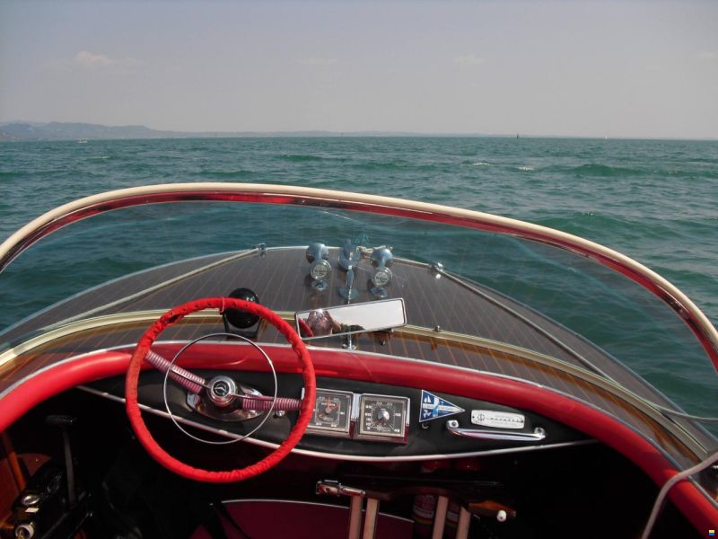Motoscafo in legno d&rsquo;epoca Moretti 1965
