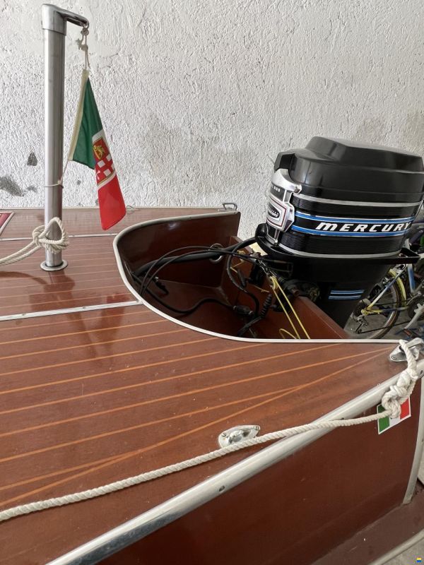 Motoscafo in legno d’epoca Moretti 1965