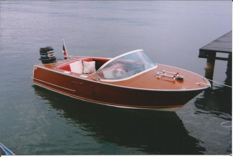 Motoscafo in legno d&rsquo;epoca Moretti 1965