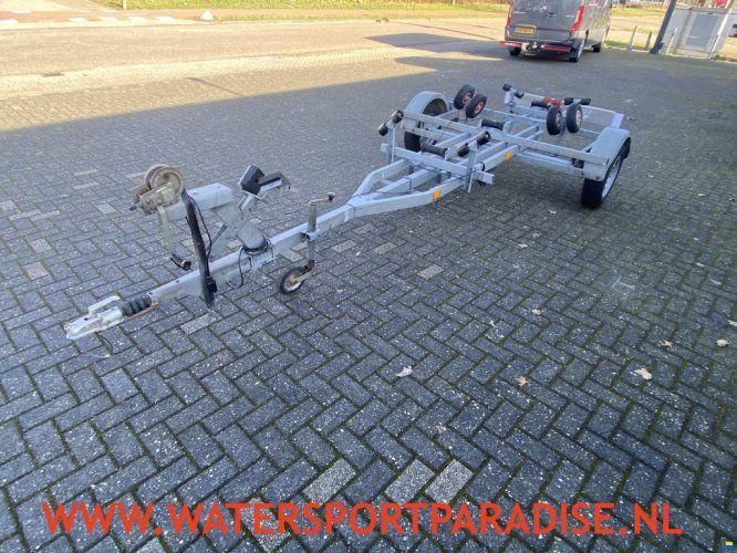 Nautilus 560 stallingstrailer