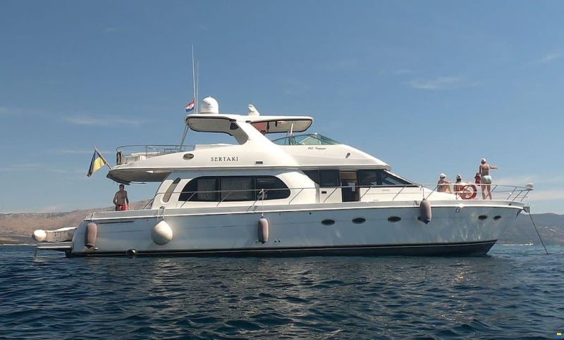 Carver 560 Voyager