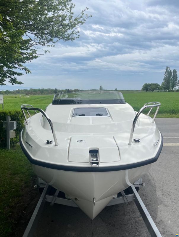 Quicksilver 555 Cabin + Mercury F80