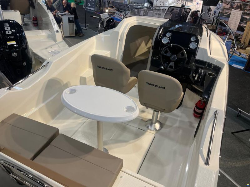 Quicksilver 555 Cabin + Mercury F80