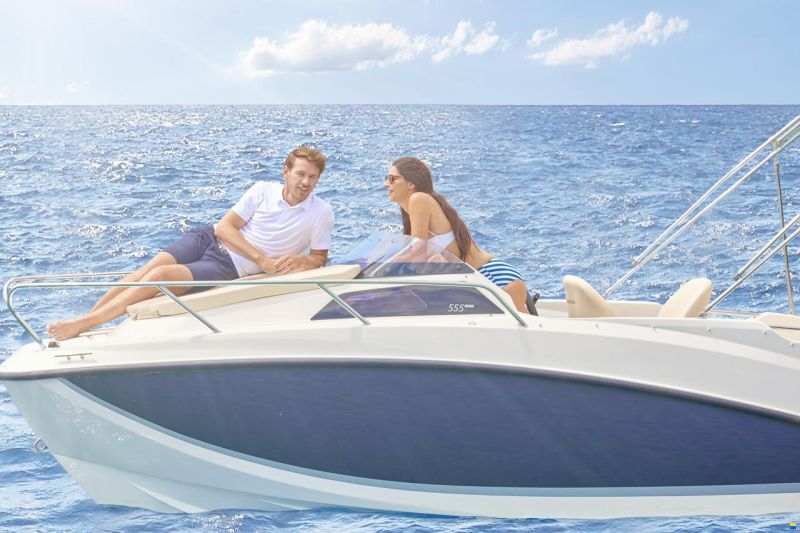 Quicksilver 555 Cabin + Mercury F80