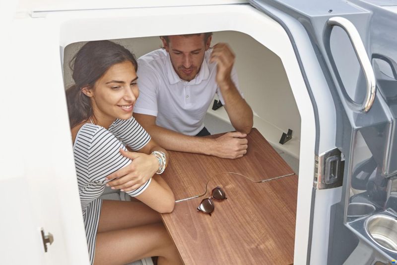 Quicksilver 555 Cabin + Mercury F80