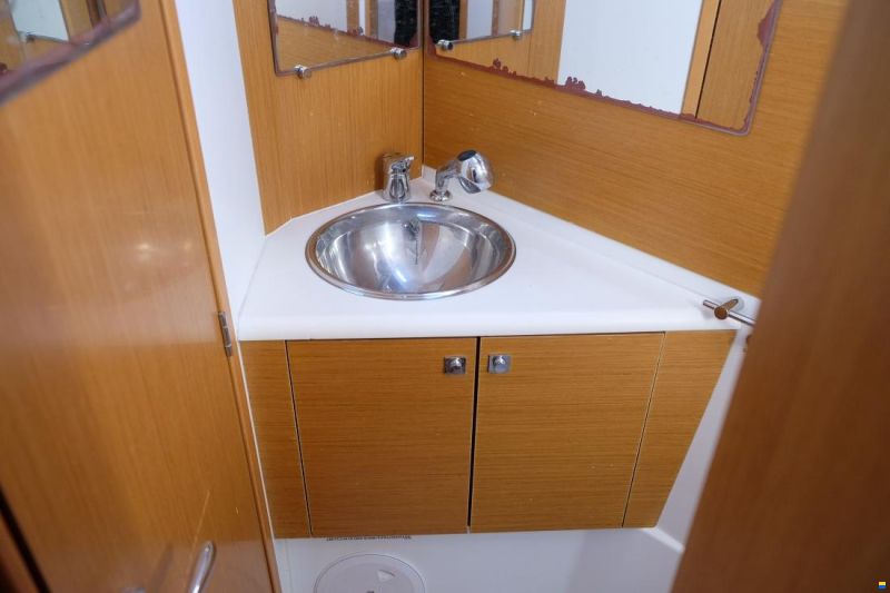 Jeanneau Sun Odyssey 44i Owners Version
