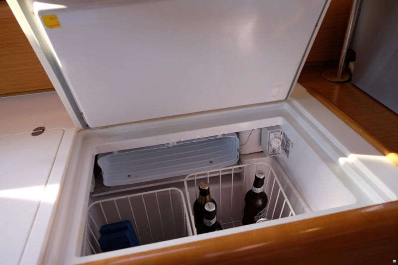 Jeanneau Sun Odyssey 44i Owners Version