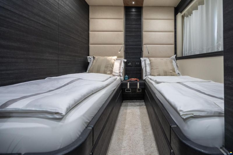 Sunseeker Predator 80