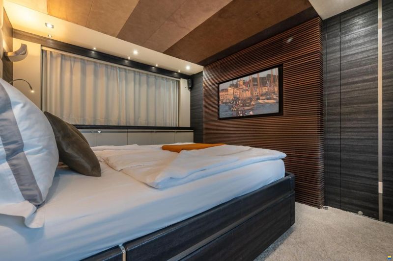 Sunseeker Predator 80