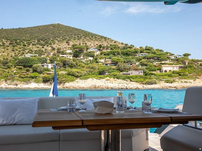 Sunseeker Predator 65