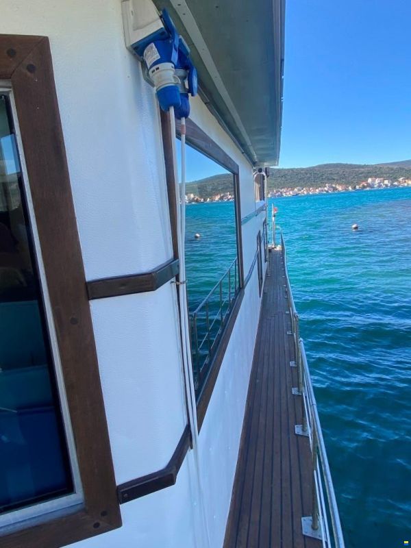 House Boat 13.84 meters
