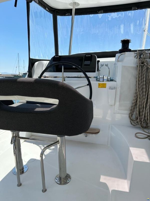 Lagoon 42