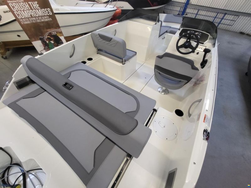 Bayliner M19