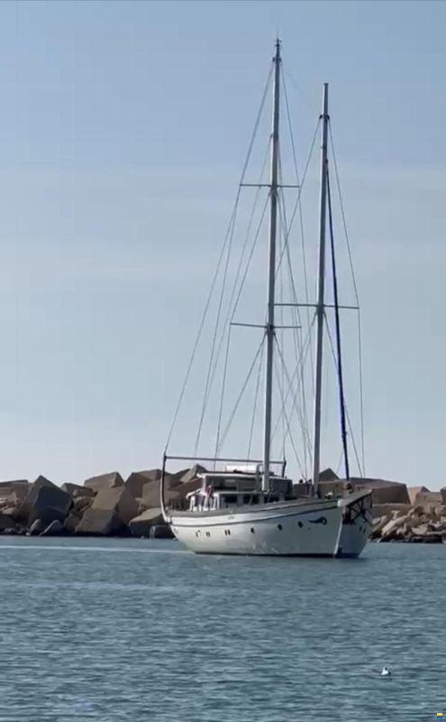 yacht a veliero