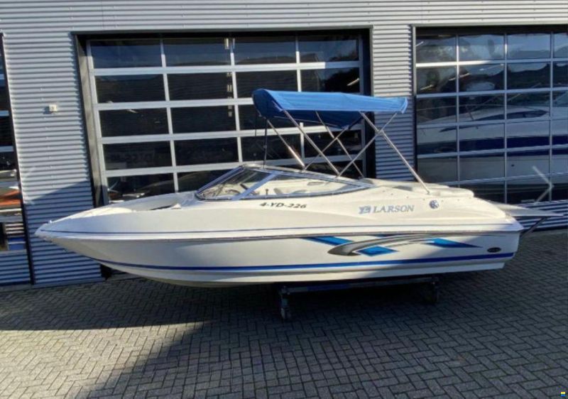 Larson Senza 186 Bowrider