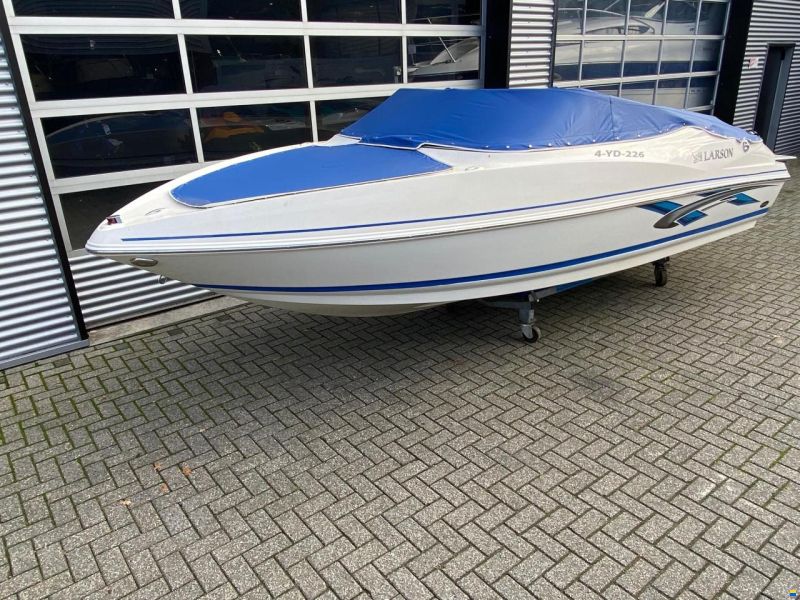 Larson Senza 186 Bowrider