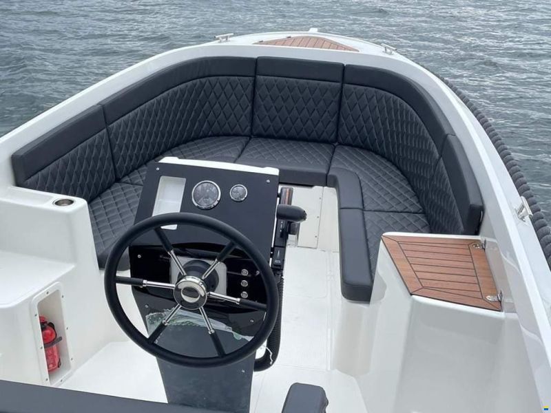 M&D Boote Q 630 Tender