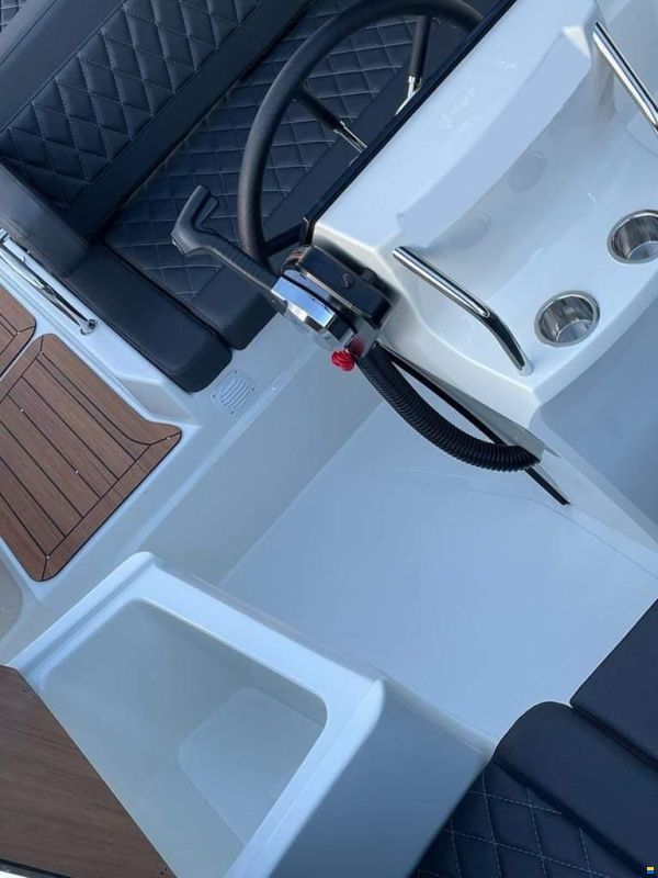 M&D Boote Q 630 Tender