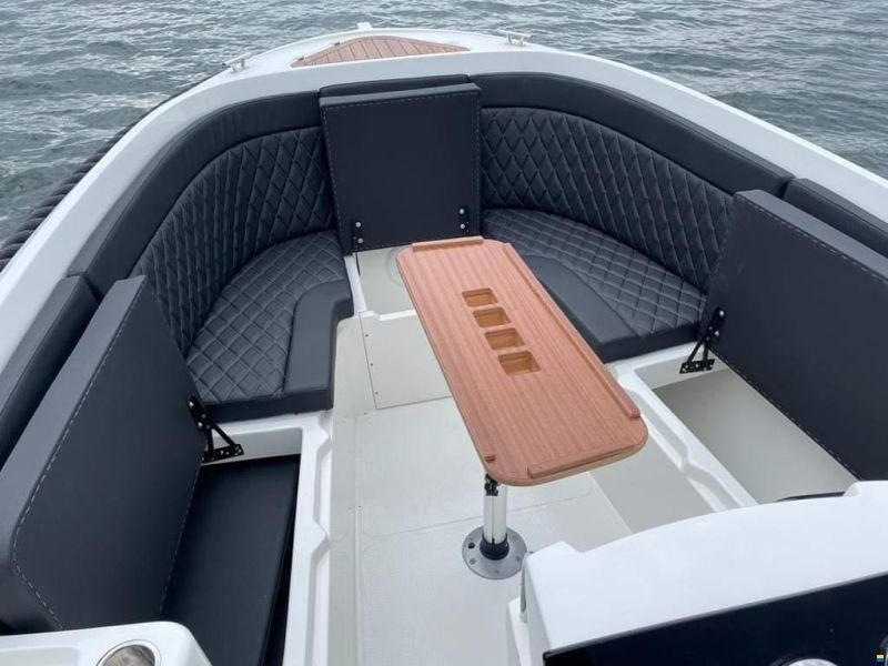 M&D Boote Q 630 Tender