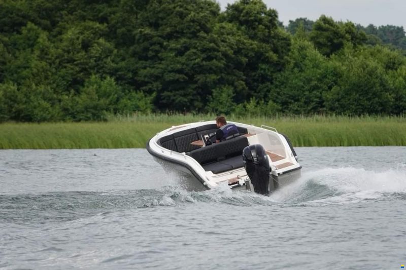 M&D Boote Q 630 Tender