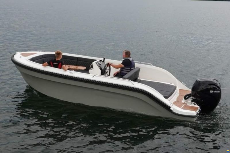 M&D Boote Q 630 Tender