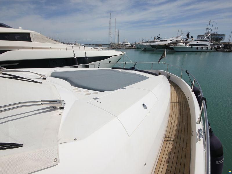 Sunseeker 75 Yacht
