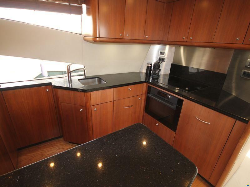 Sunseeker 75 Yacht
