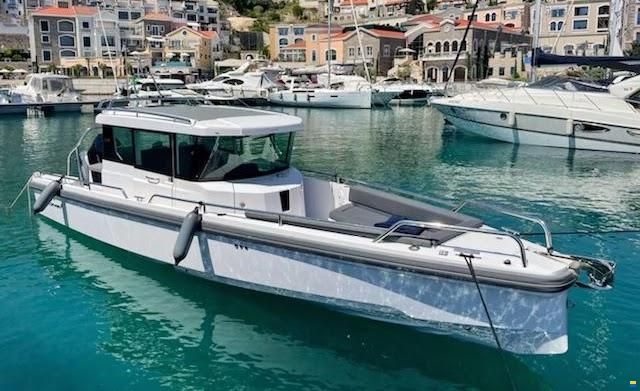 Axopar 28 Cabin