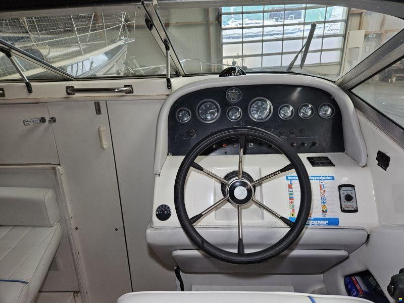 Sea Ray 250 Express Cruiser