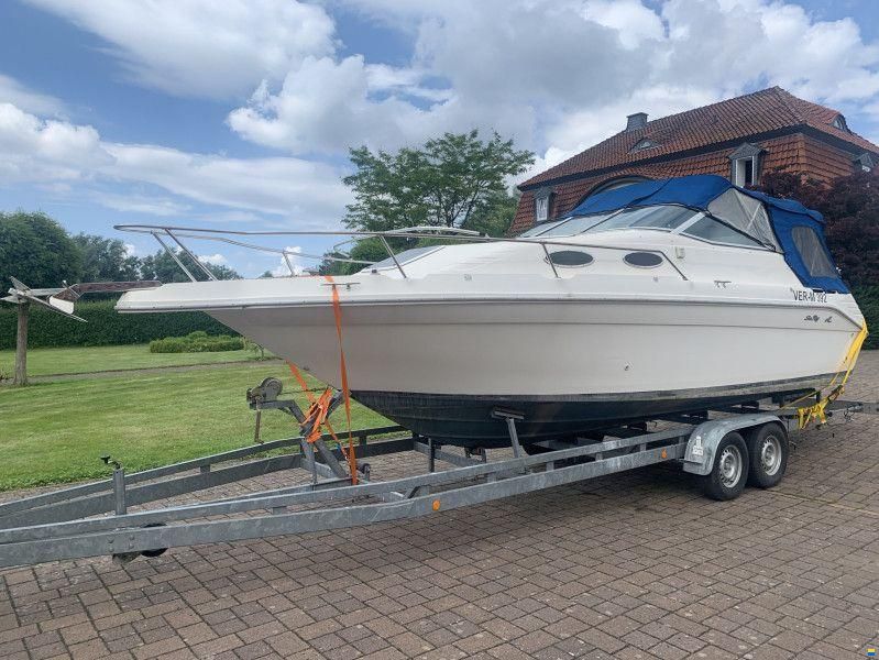Sea Ray 250 Express Cruiser